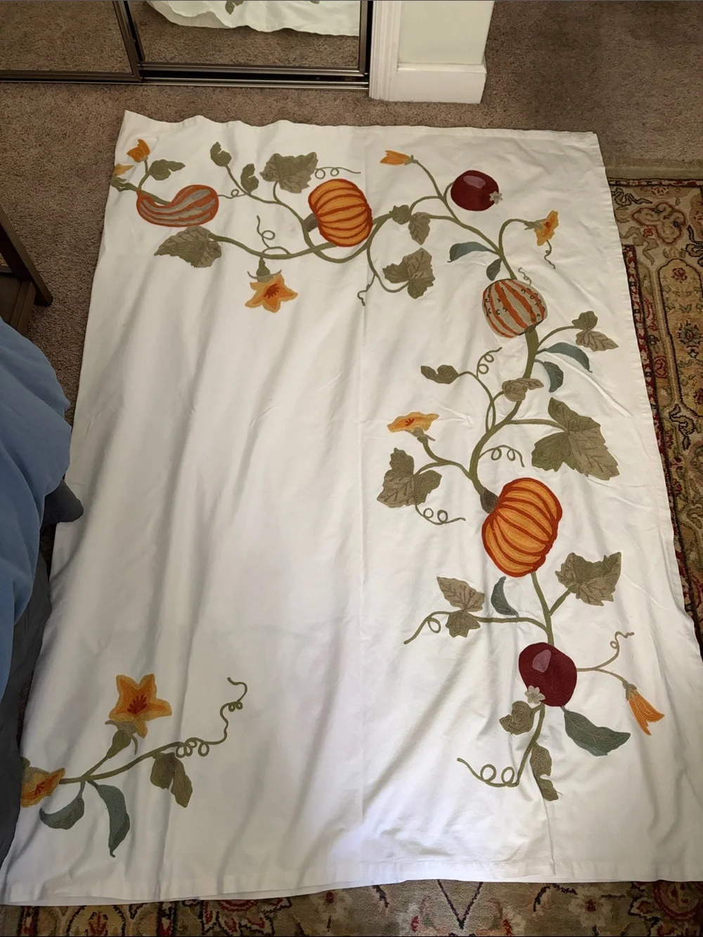 Williams Sonoma Autumn Pumpkin Vine Embroidered tablecloth - 70x 108”